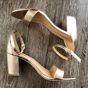 Report gold block heel